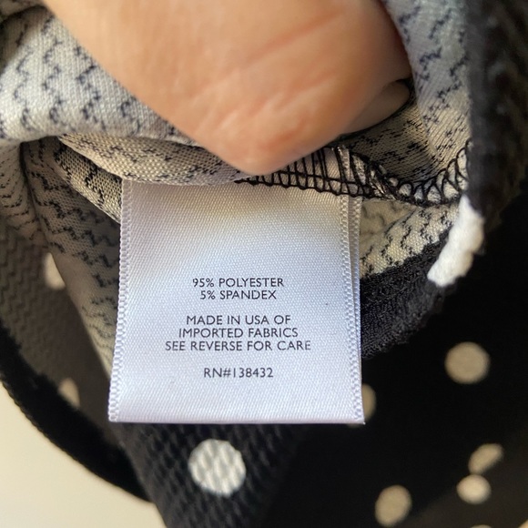 Polka dot short sleeve top with keyhole - Picture 6 of 8